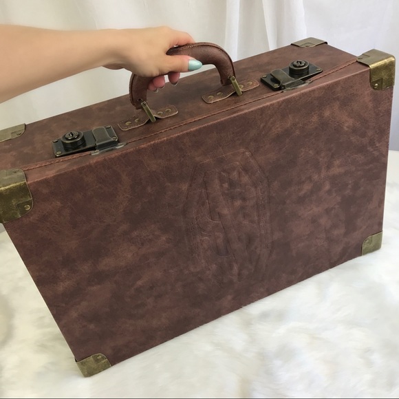 Fantastic Beasts and Where to Find Them Other - 🚫SOLD🚫 NWT Newt Scamander Fantastic Beasts Full Size Case Harry Potter World